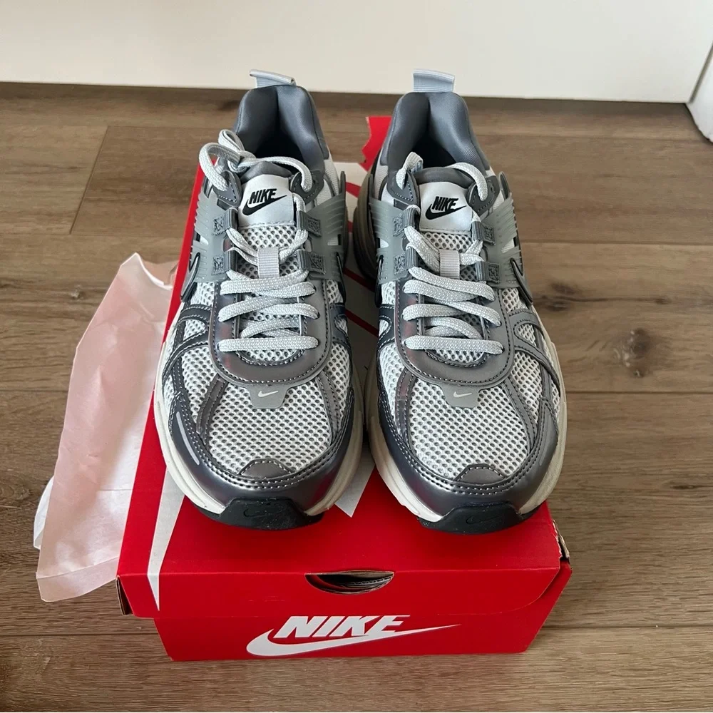 *NEW* Nike V2K Run Pure Platinum Sneakers - Picture 4 of 7